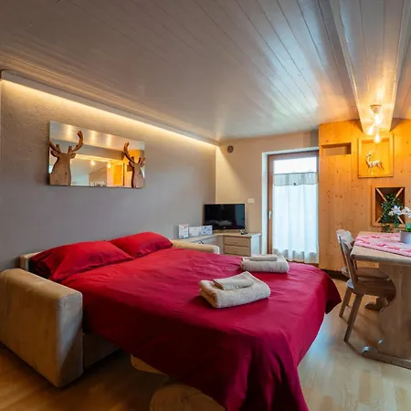 Super Attico Con Wi-fi & Parcheggio In Giardino Apartment